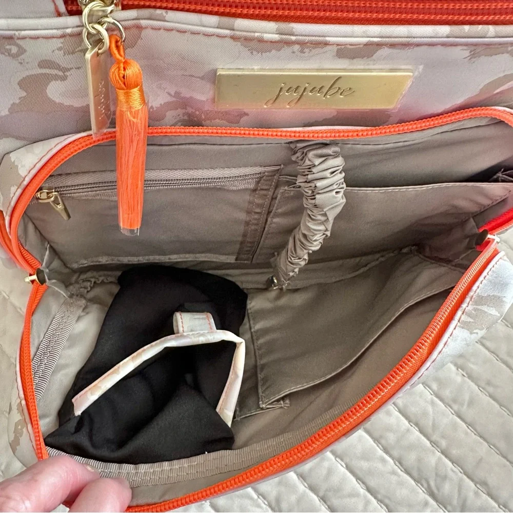 NWT Retired Jujube BFF Camo Convertible Travel Backpack/Messenger Diaper Bag